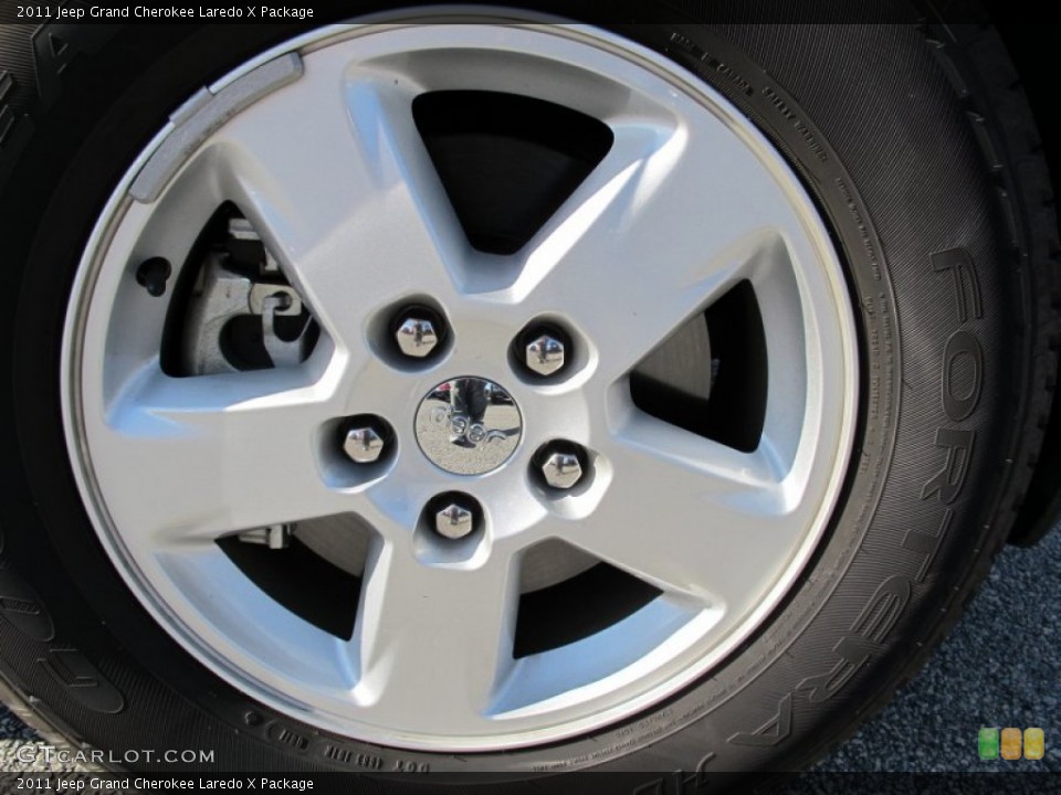 2011 Jeep Grand Cherokee Laredo X Package Wheel and Tire Photo #58344722