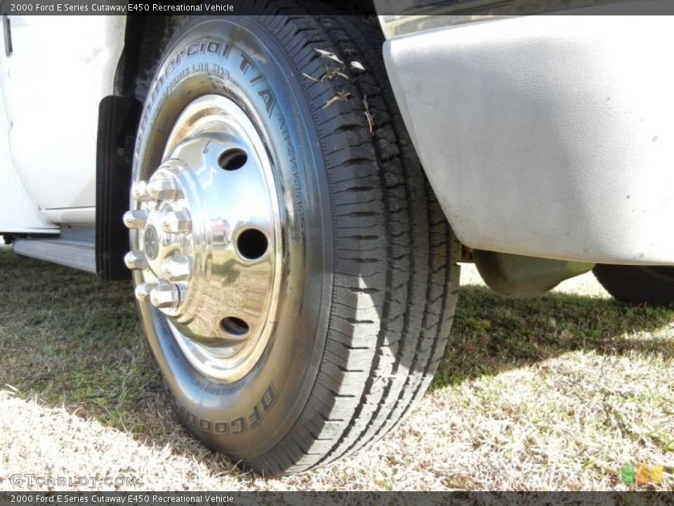 2000 Ford E Series Cutaway Wheels and Tires