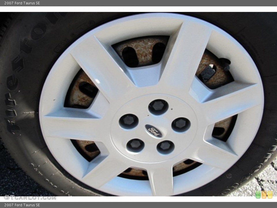 2007 Ford Taurus SE Wheel and Tire Photo #58880535