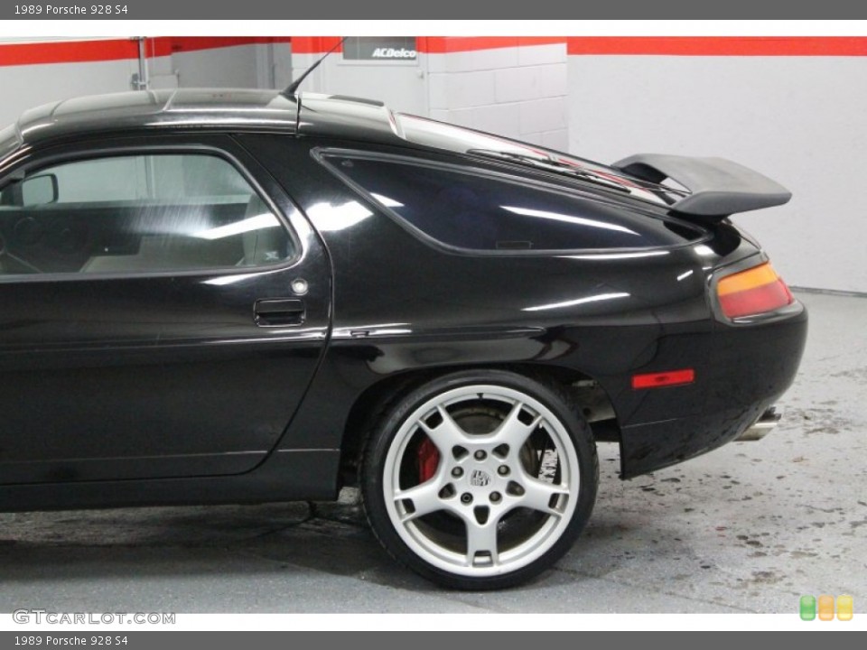 1989 Porsche 928 S4 Wheel and Tire Photo #58921456