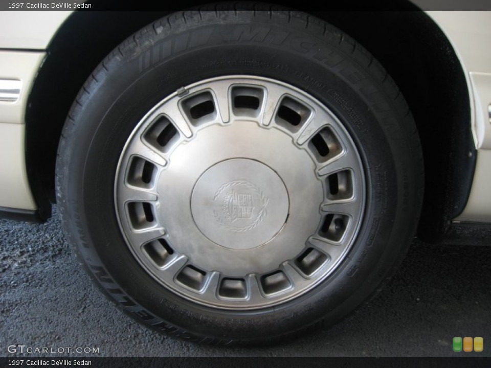 1997 Cadillac DeVille Sedan Wheel and Tire Photo #59072744