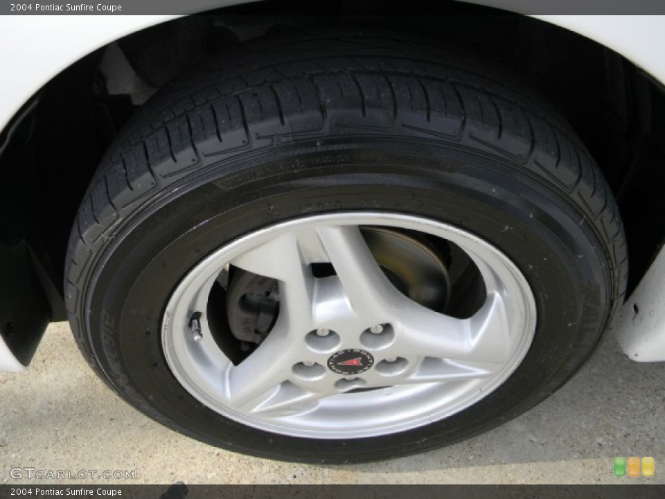 2004 Pontiac Sunfire Coupe Wheel and Tire Photo #59368143