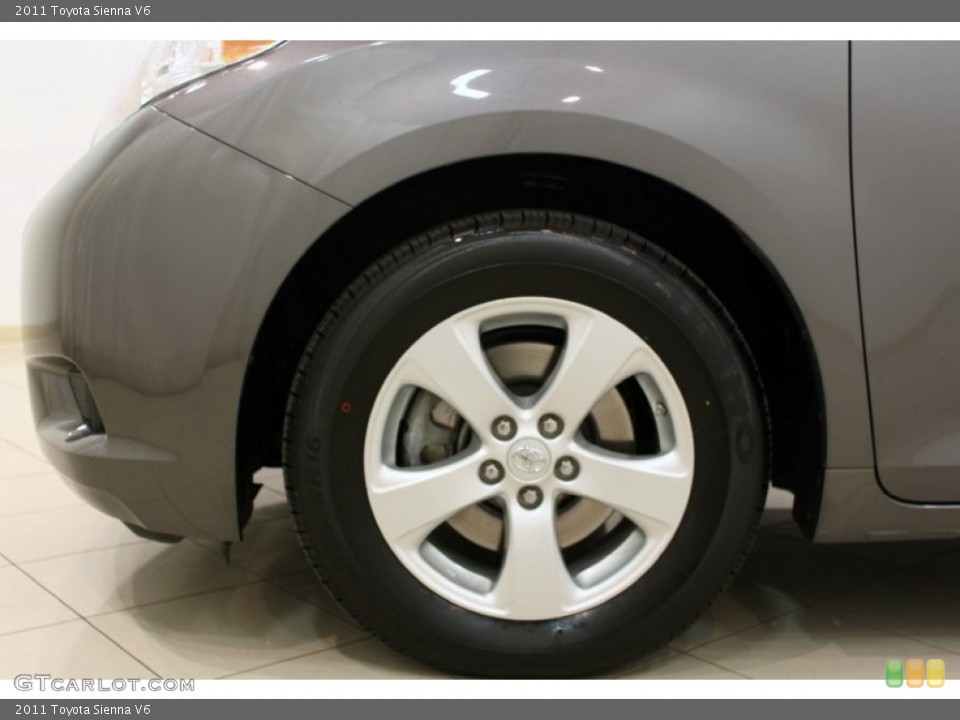 2011 Toyota Sienna V6 Wheel and Tire Photo #59401901