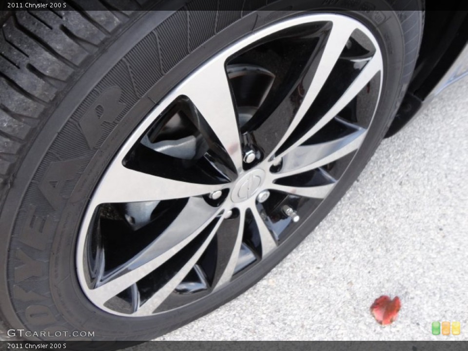 2011 Chrysler 200 S Wheel and Tire Photo #59617383
