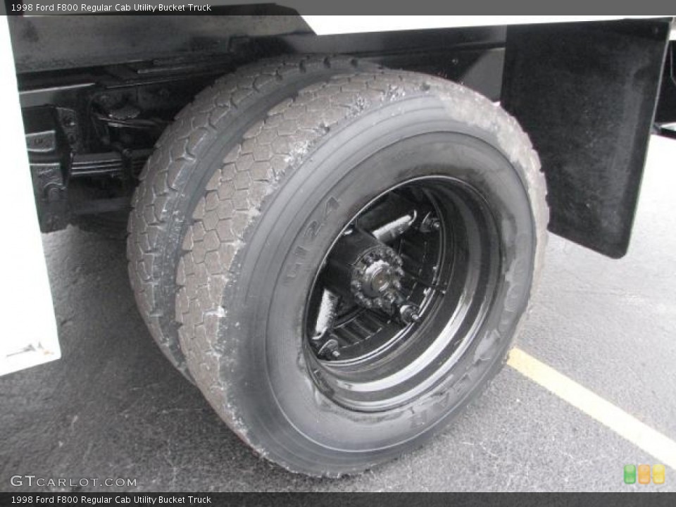 1998 Ford F800 Wheels and Tires