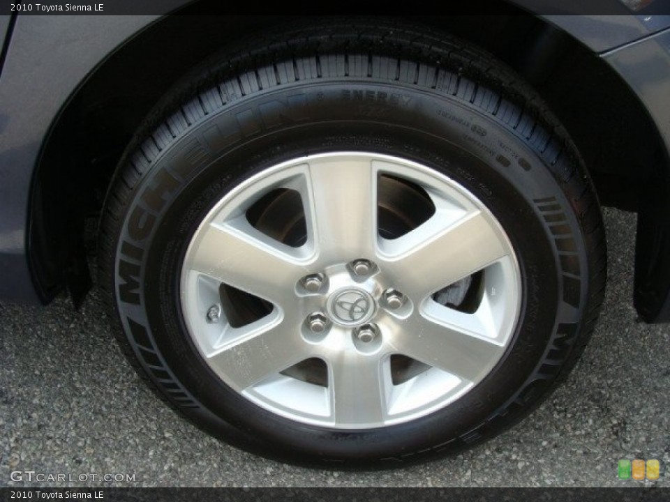 2010 Toyota Sienna LE Wheel and Tire Photo #59778683