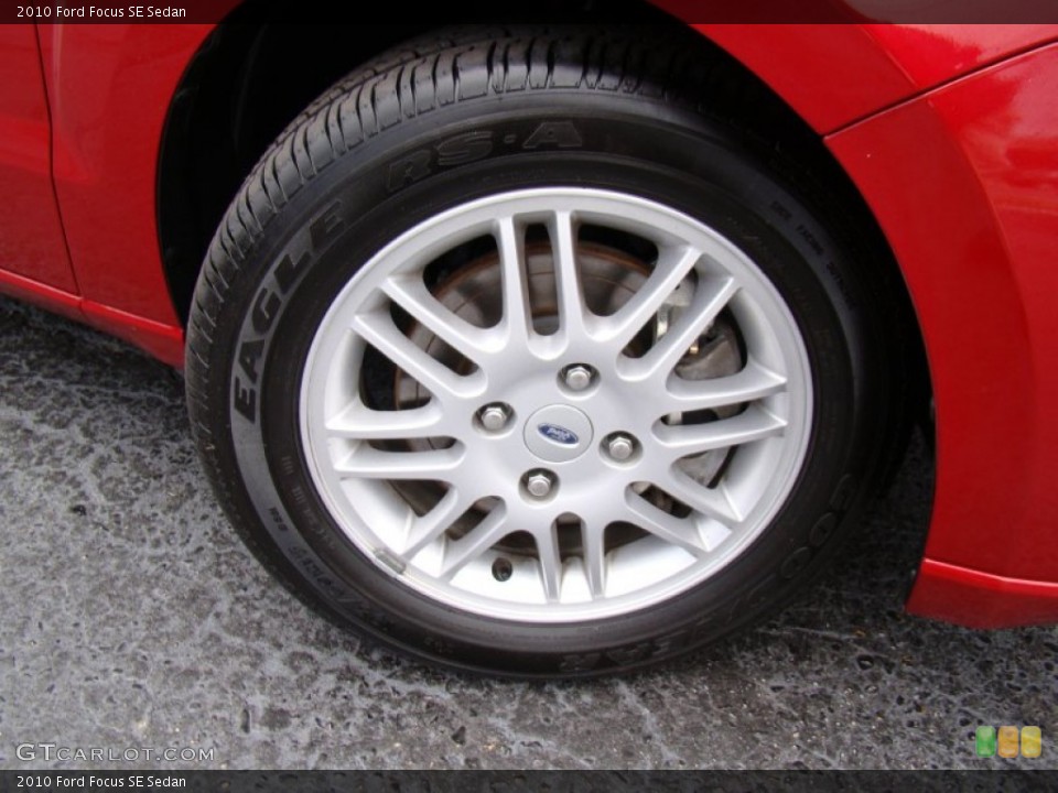 2010 Ford Focus SE Sedan Wheel and Tire Photo #59917535