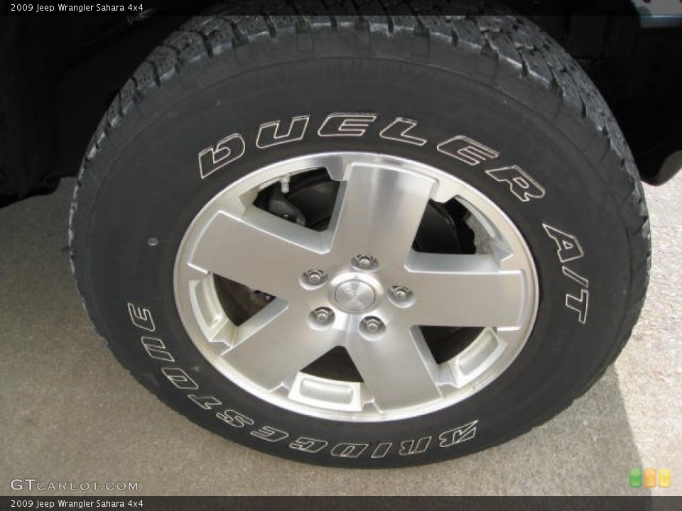 2009 Jeep Wrangler Sahara 4x4 Wheel and Tire Photo #60580201