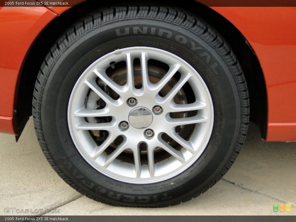 2005 Ford Focus ZX5 SE Hatchback Wheel and Tire Photo #60687062