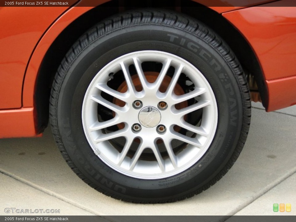 2005 Ford Focus ZX5 SE Hatchback Wheel and Tire Photo #60687071