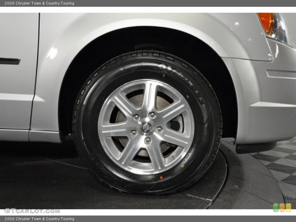 2009 Chrysler Town & Country Touring Wheel and Tire Photo #60863538