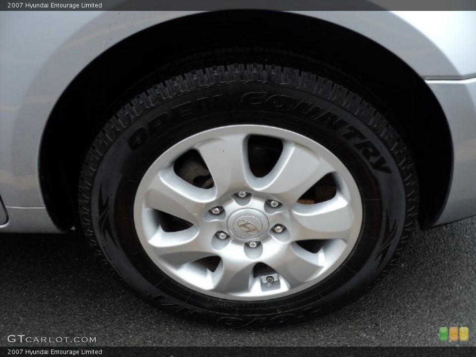 2007 Hyundai Entourage Limited Wheel and Tire Photo #61049575