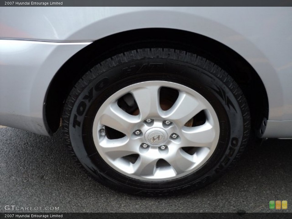 2007 Hyundai Entourage Limited Wheel and Tire Photo #61049602