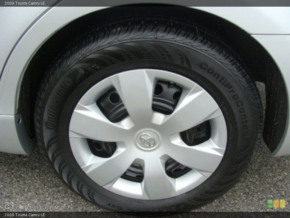 2009 Toyota Camry LE Wheel and Tire Photo #61098683