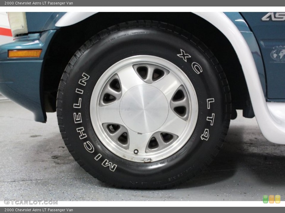 2000 Chevrolet Astro LT Passenger Van Wheel and Tire Photo #61111546