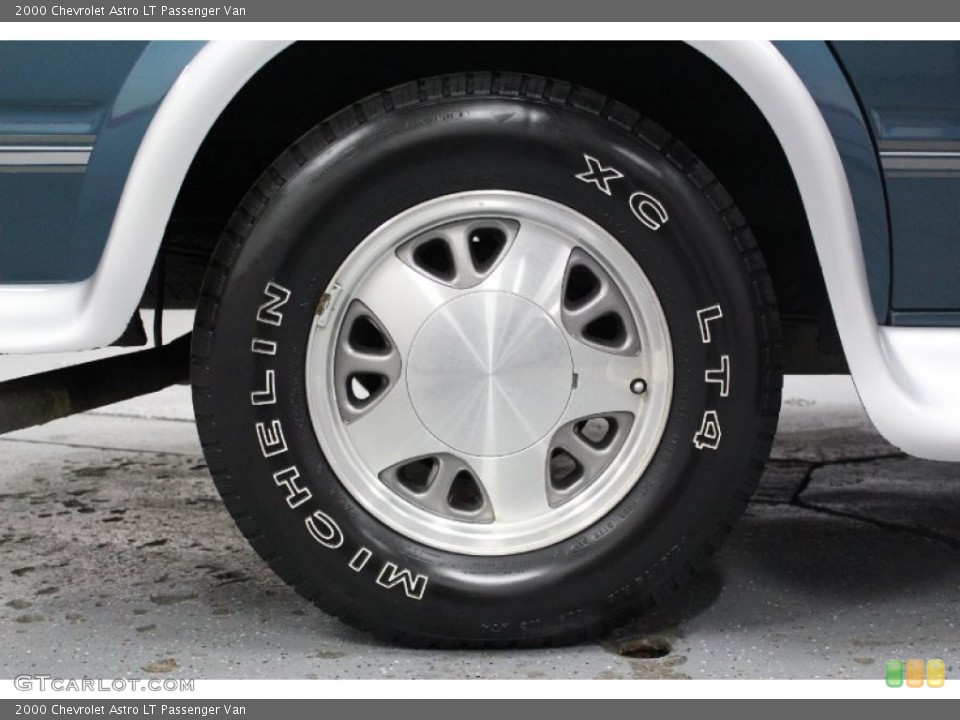 2000 Chevrolet Astro LT Passenger Van Wheel and Tire Photo #61111555