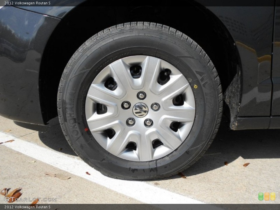 2012 Volkswagen Routan S Wheel and Tire Photo #61393588