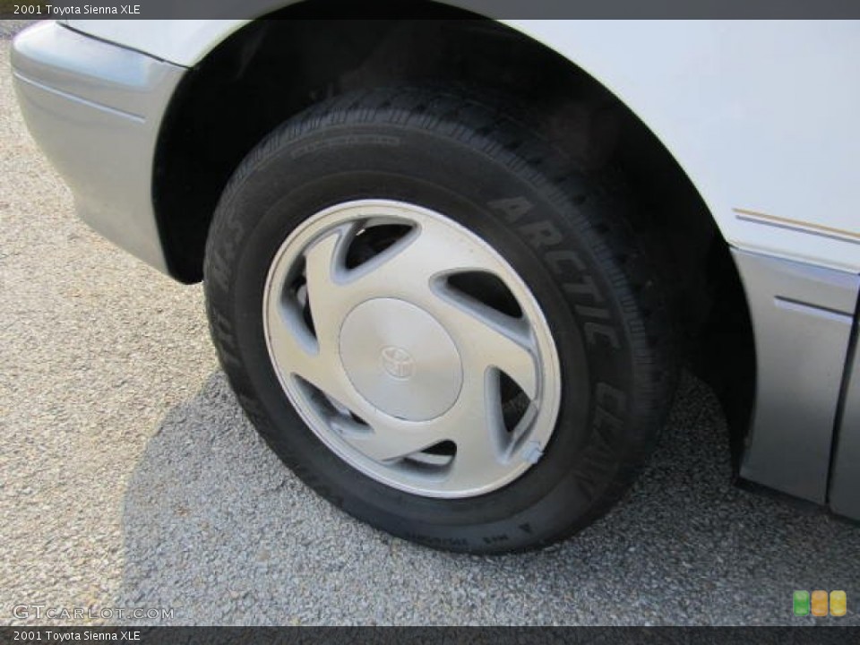 2001 Toyota Sienna XLE Wheel and Tire Photo #61643303