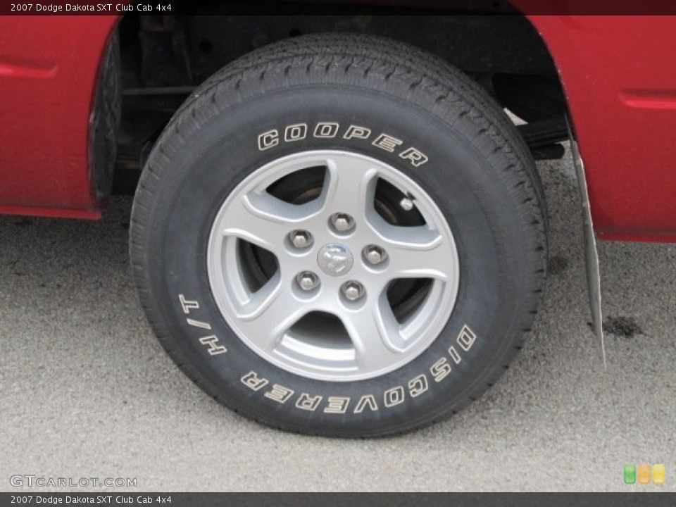 2007 Dodge Dakota SXT Club Cab 4x4 Wheel and Tire Photo #61708113