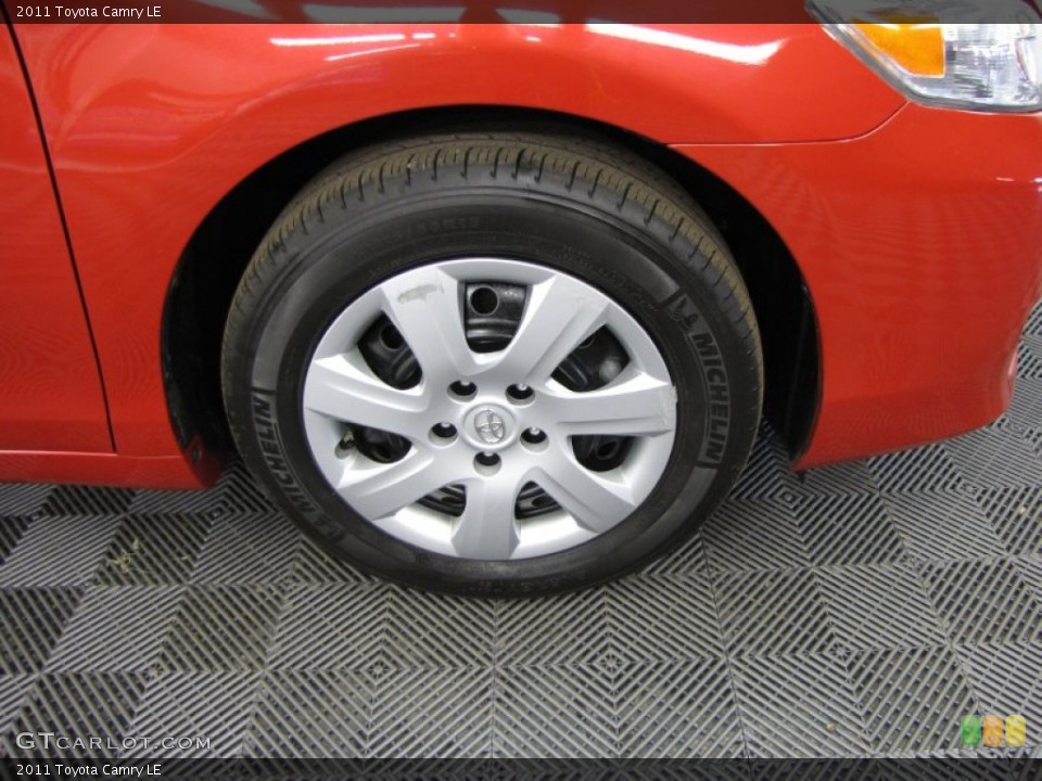 2011 Toyota Camry LE Wheel and Tire Photo #61724151