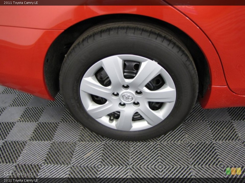 2011 Toyota Camry LE Wheel and Tire Photo #61724160