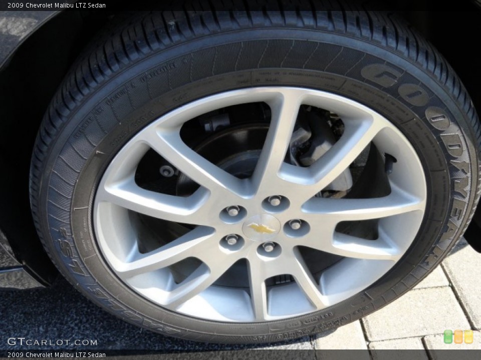 2009 Chevrolet Malibu LTZ Sedan Wheel and Tire Photo #62662263