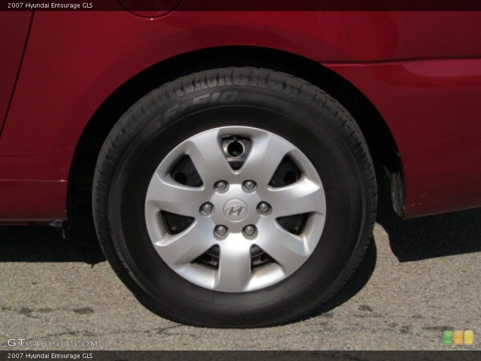 2007 Hyundai Entourage Wheels and Tires