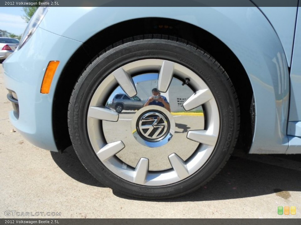 2012 Volkswagen Beetle 2.5L Wheel and Tire Photo #62694785