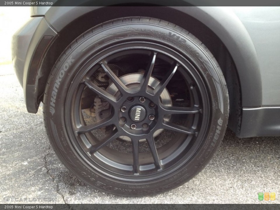 2005 Mini Cooper S Hardtop Wheel and Tire Photo #62810923