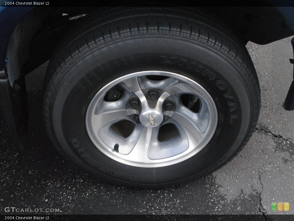 2004 Chevrolet Blazer LS Wheel and Tire Photo #62950379