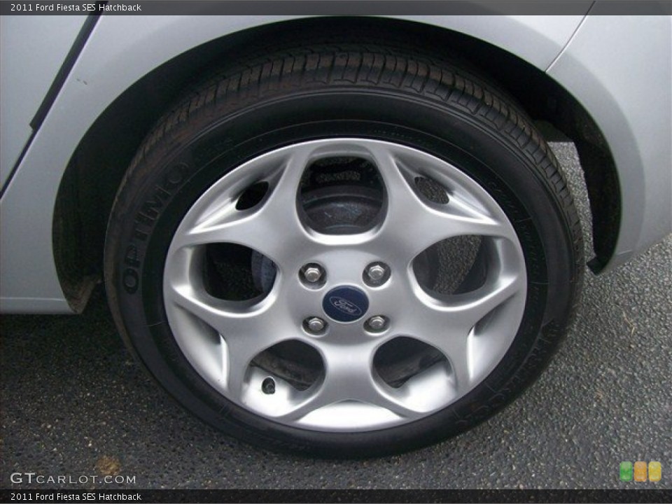 2011 Ford Fiesta SES Hatchback Wheel and Tire Photo #63069086
