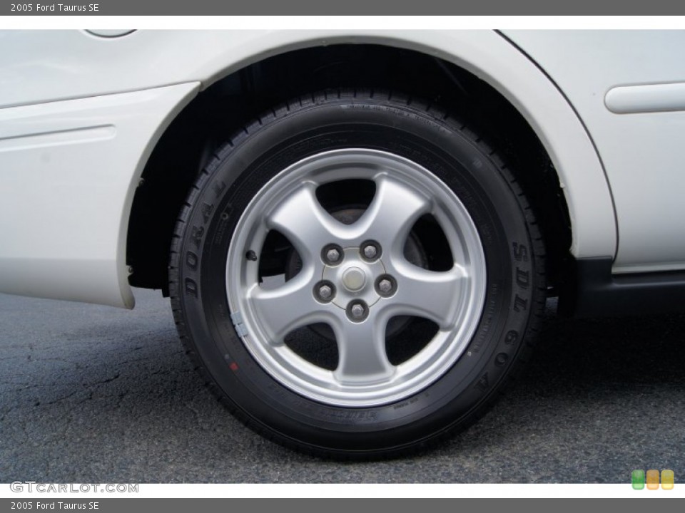 2005 Ford Taurus SE Wheel and Tire Photo #63162049