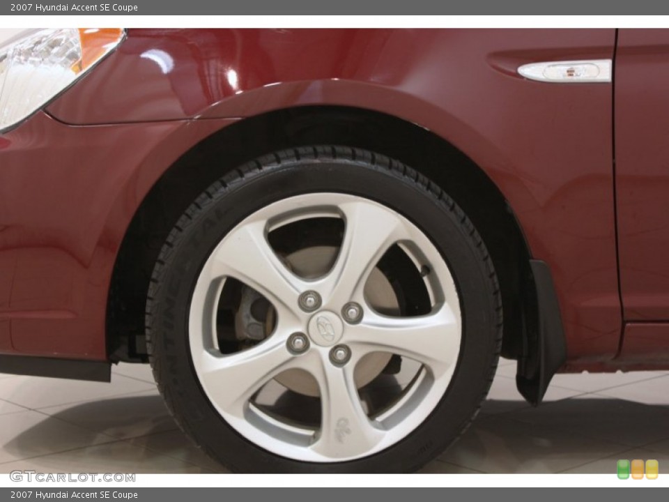 2007 Hyundai Accent SE Coupe Wheel and Tire Photo #63313922