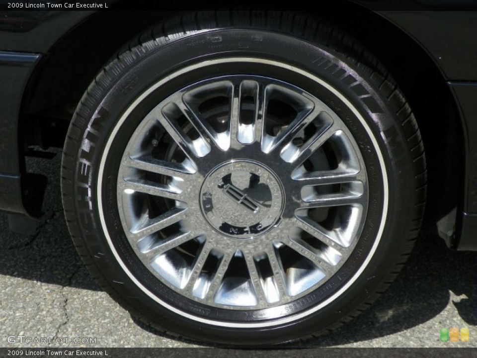 2009 Lincoln Town Car Wheels and Tires