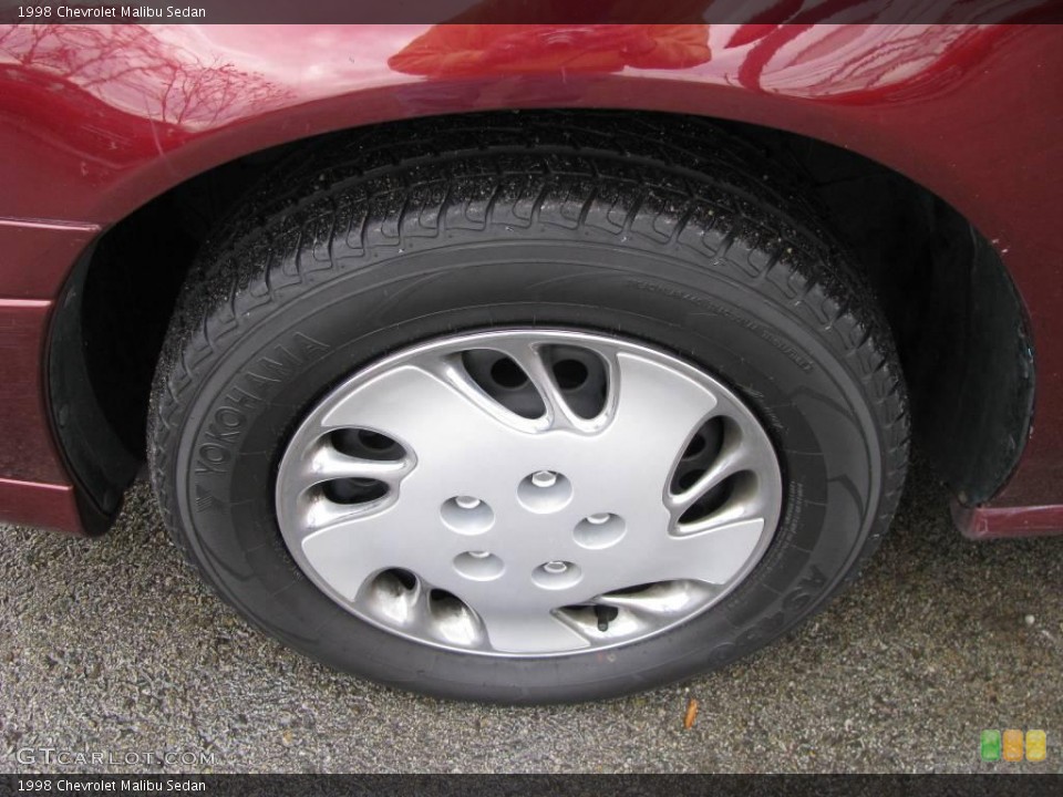 1998 Chevrolet Malibu Sedan Wheel and Tire Photo #6391923