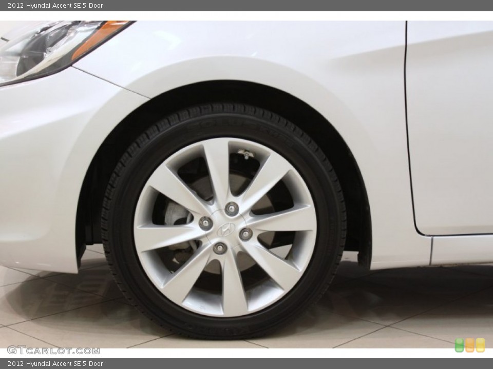 2012 Hyundai Accent SE 5 Door Wheel and Tire Photo #64300516
