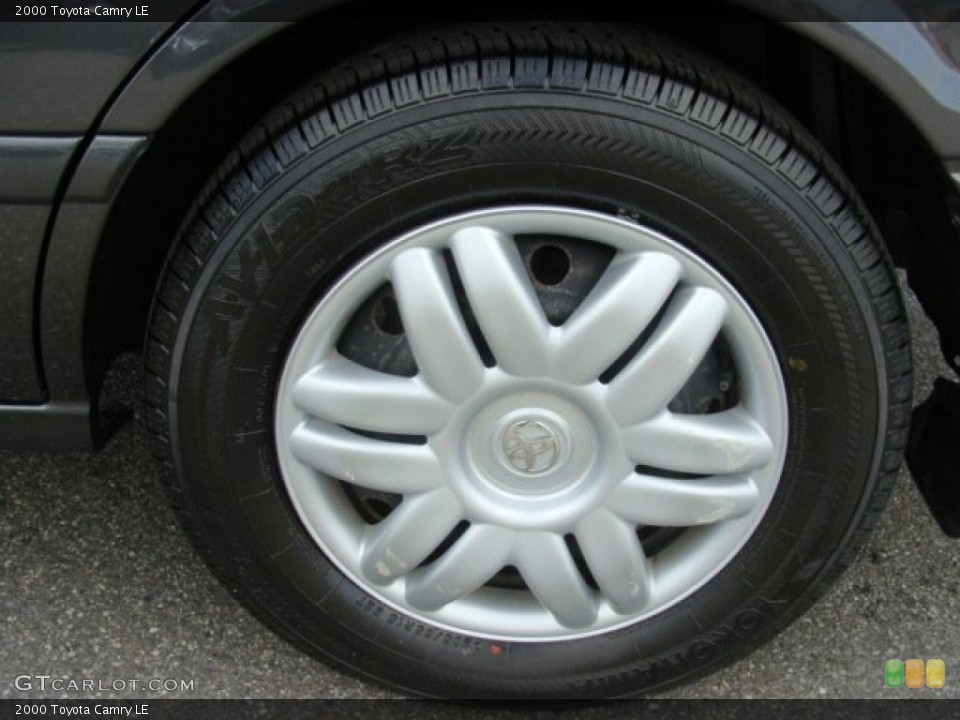 2000 Toyota Camry LE Wheel and Tire Photo #64450368