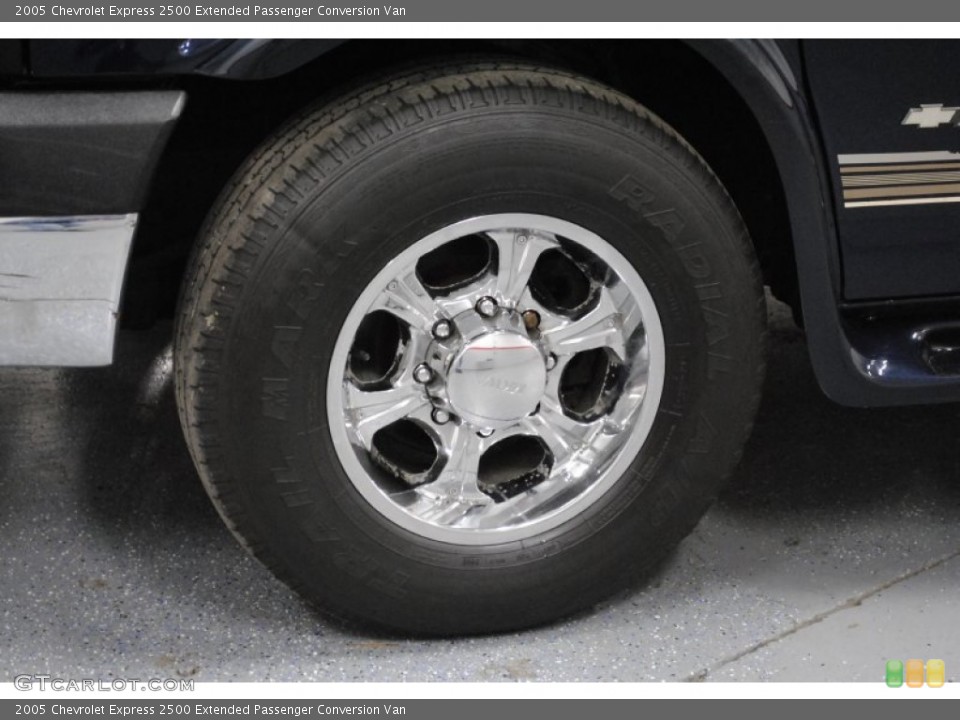 2005 Chevrolet Express Custom Wheel and Tire Photo #64552997
