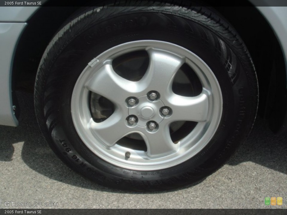 2005 Ford Taurus SE Wheel and Tire Photo #64873067