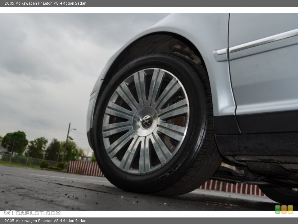 2005 Volkswagen Phaeton V8 4Motion Sedan Wheel and Tire Photo #65177673