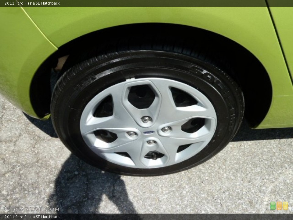 2011 Ford Fiesta SE Hatchback Wheel and Tire Photo #65476992