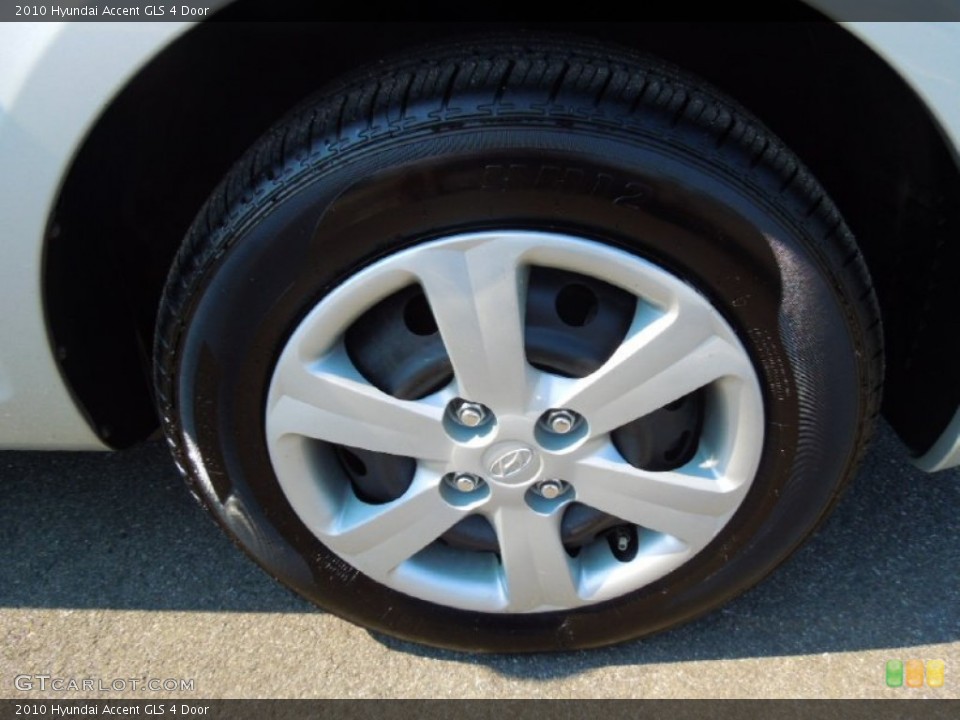 2010 Hyundai Accent GLS 4 Door Wheel and Tire Photo #65500334