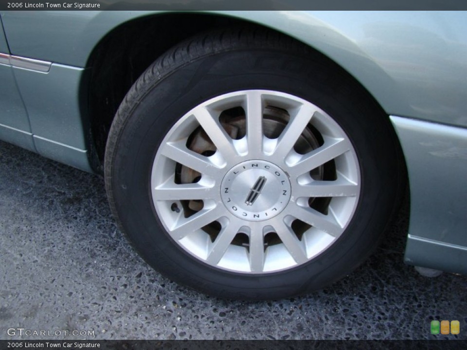 2006 Lincoln Town Car Signature Wheel and Tire Photo #65706098