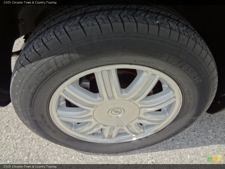 2005 Chrysler Town & Country Touring Wheel and Tire Photo #65741032