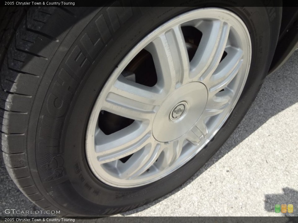 2005 Chrysler Town & Country Touring Wheel and Tire Photo #65741038