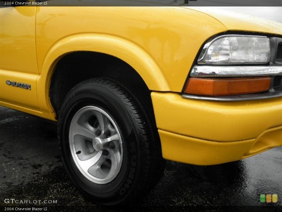 2004 Chevrolet Blazer LS Wheel and Tire Photo #65763058