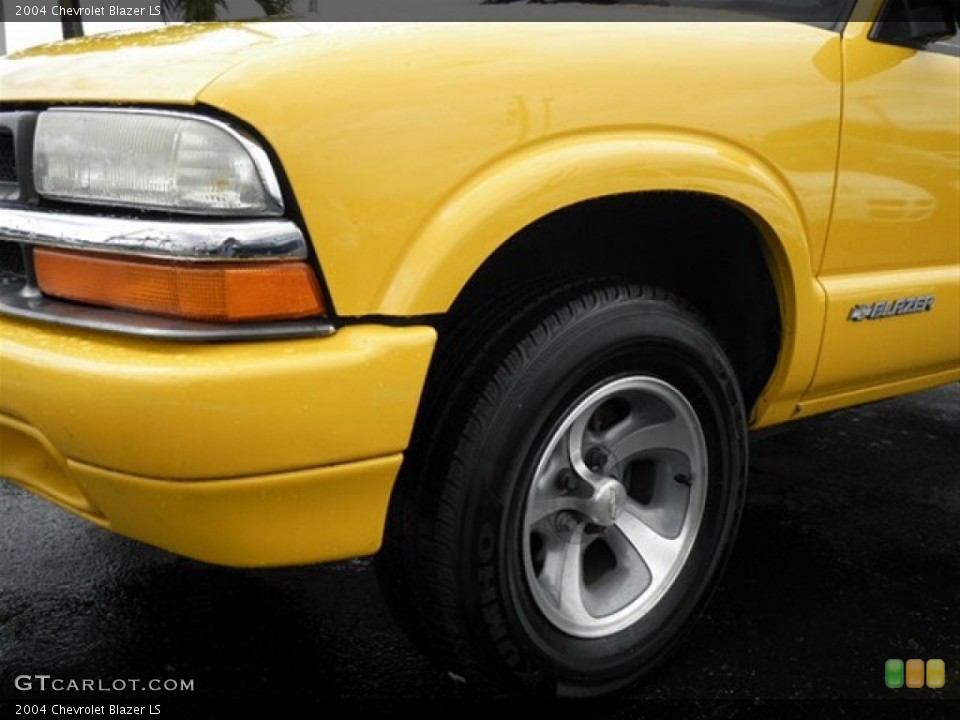 2004 Chevrolet Blazer LS Wheel and Tire Photo #65763076