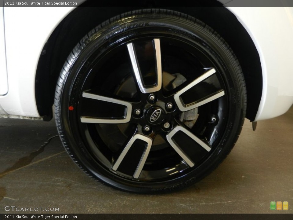 2011 Kia Soul White Tiger Special Edition Wheel and Tire Photo #65837204