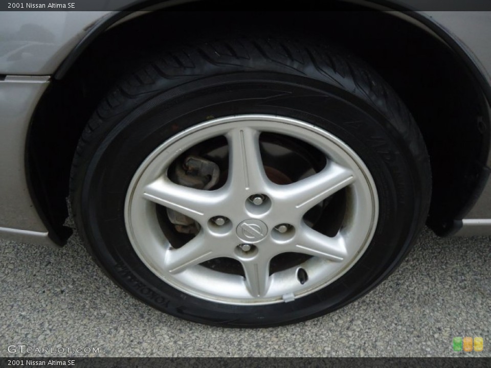2001 Nissan Altima SE Wheel and Tire Photo #65863665