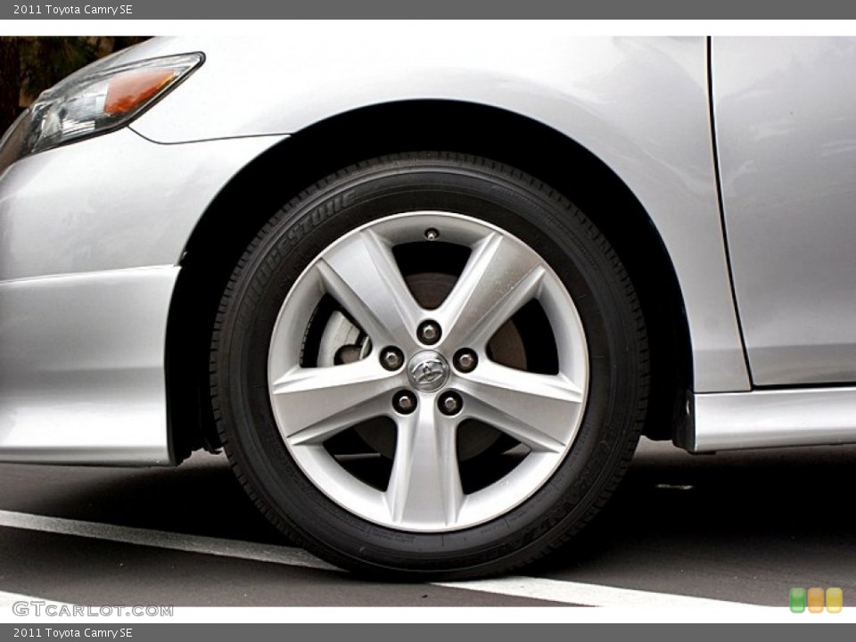 2011 Toyota Camry SE Wheel and Tire Photo #66129545